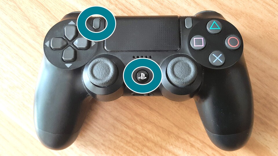 DualShock 4 и DualSense не различаются в этом плане – на старом контроллере вам также нужно удерживать несколько секунд кнопки Share и PS.